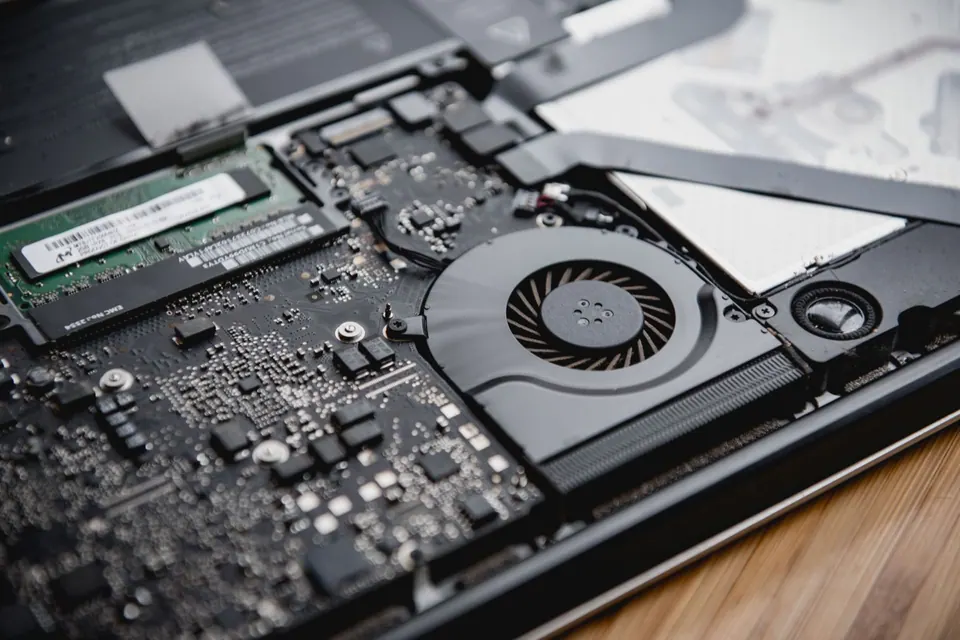 MacBook nóng, quạt kêu to: nguyên nhân & cách khắc phục