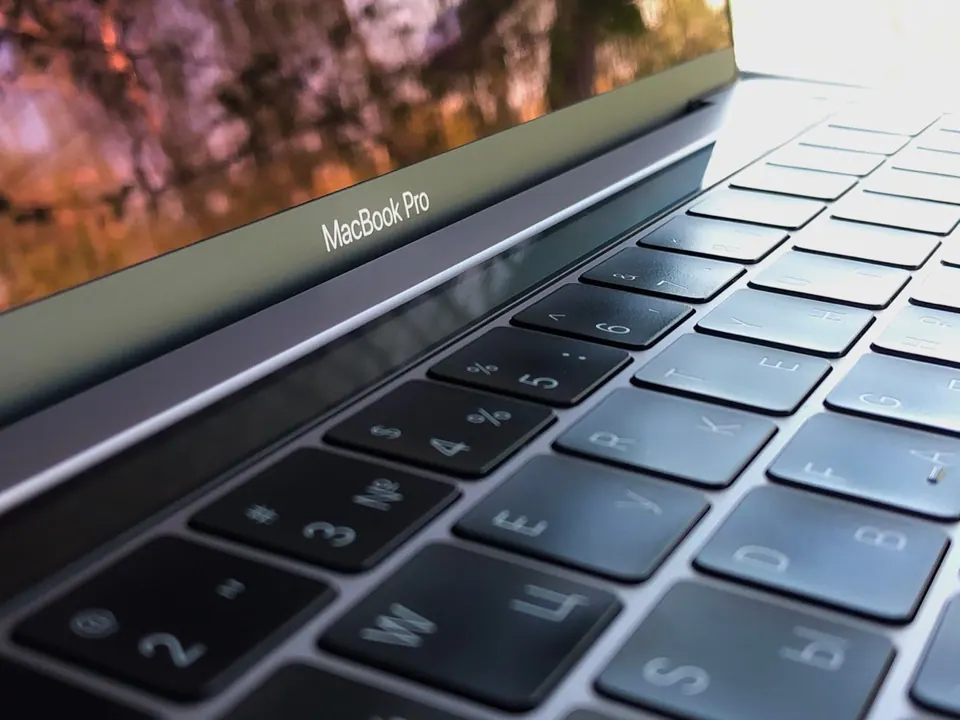 Kiểm tra pin MacBook: số lần sạc, chai pin, khi nào thay