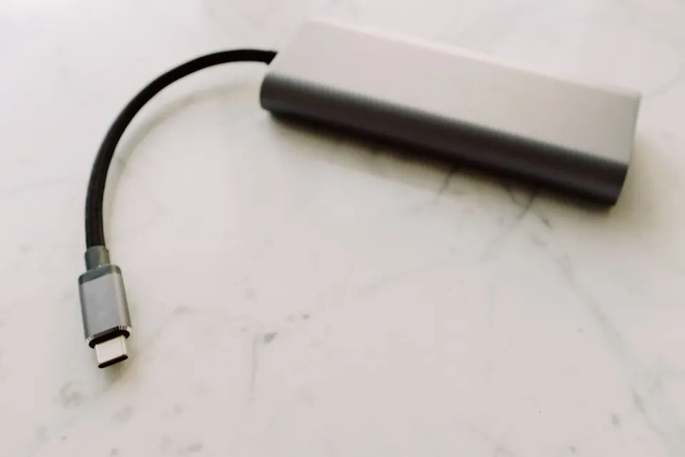 Hub USB-C vỏ nhôm với dây cáp bện
