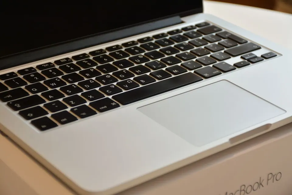 Trackpad MacBook bị đơ, không click được: 9 cách sửa